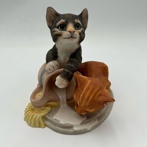 Vintage Porcelain Kitten Figurine